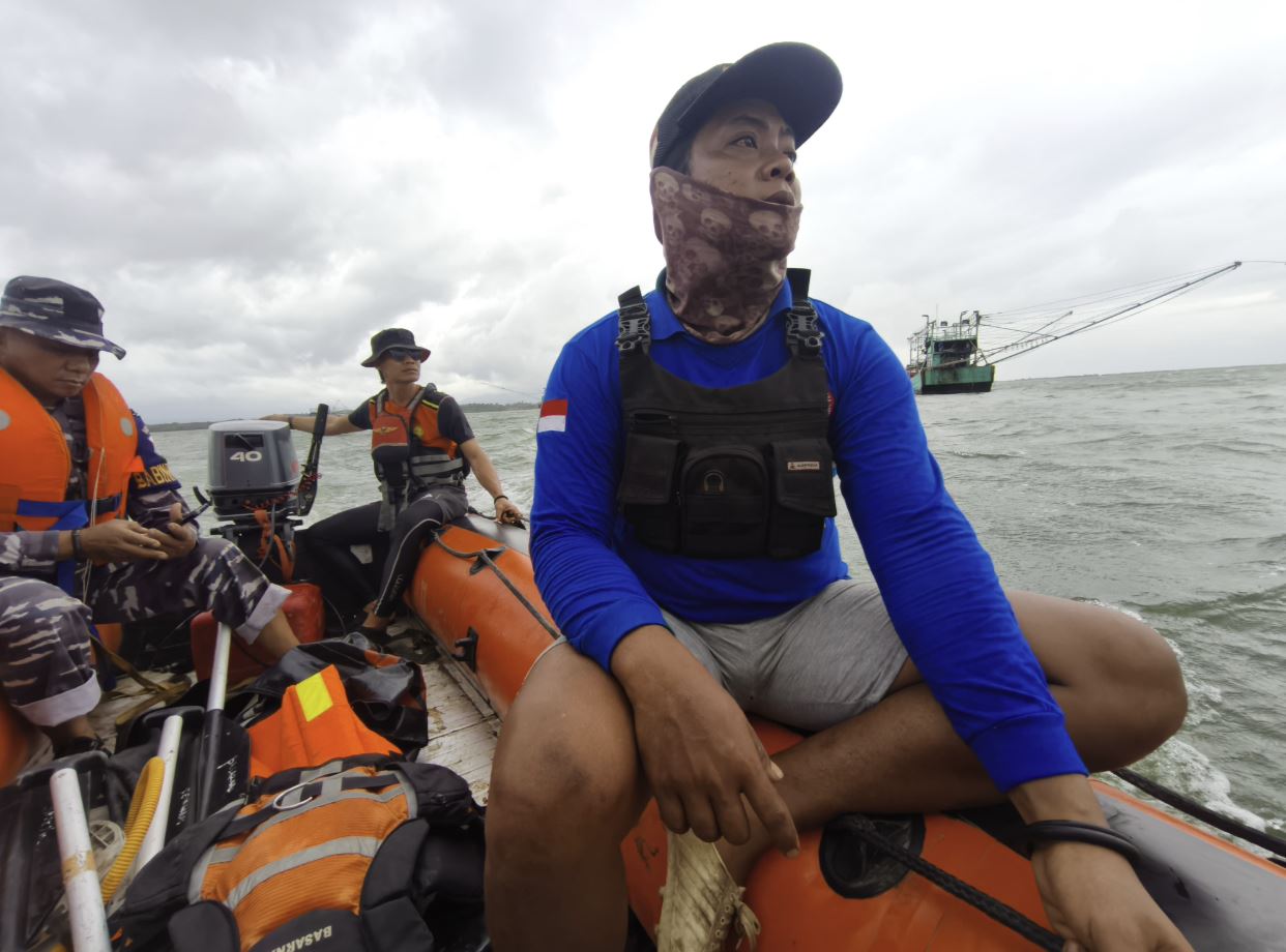 Perahu Terbalik di Perairan Banyutowo Pati, Dua Nelayan Hilang dalam Pencarian Tim SAR
