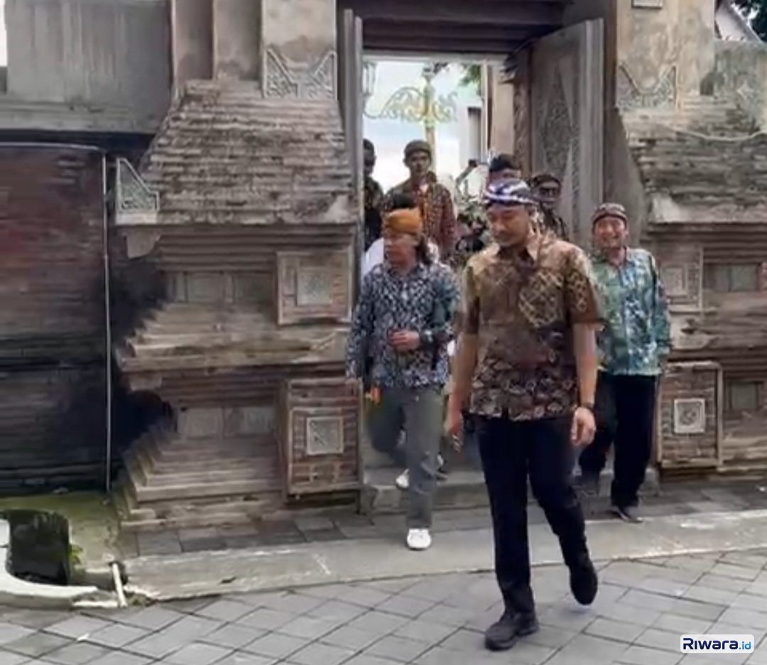 PB XIV Hangabehi Berkunjung ke Masjid Gedhe Mataram Kotagede, Yogyakarta untuk Shalat Jumat
