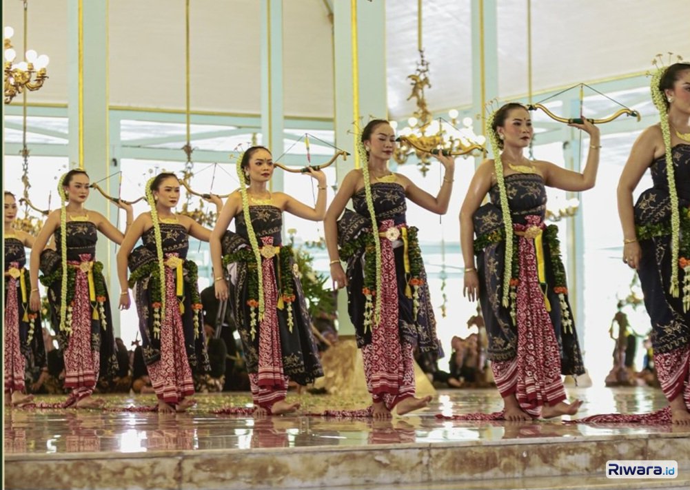 Beksan Bedhaya Anglir Mendung Ditarikan oleh 7 Orang Perempuan