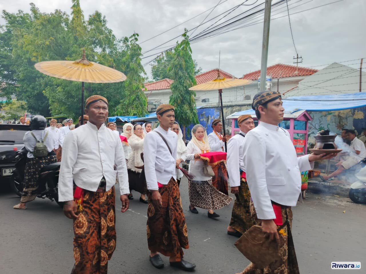 Karaton Surakarta Hadiningrat Menggelar Kirab Napak Tilas ke Pamekasan, Madura