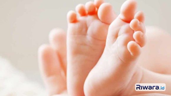 Bayi Sering Terbangun Malam Hari? Ini Alasan Medis dan Cara Melatih Tidur Mandiri