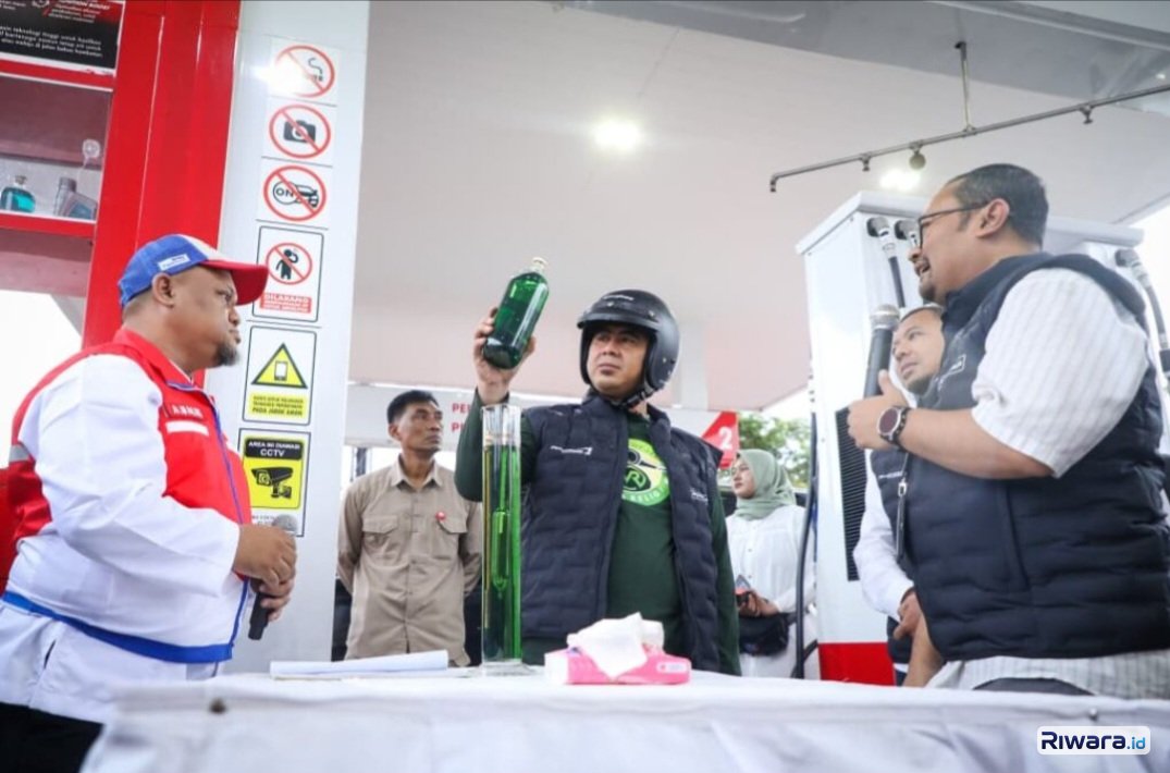 Wakil Gubernur Jawa Tengah, Taj Yasin Maimoen, Memantau Ketersediaan Stok BBM di Sejumlah SPBU di Kota Semarang