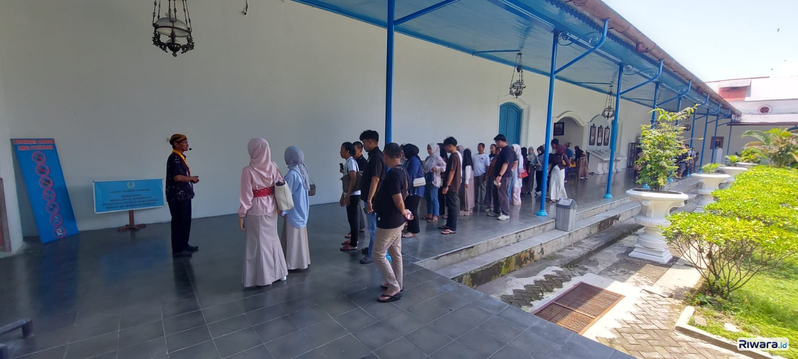 Pengunjung Museum Karaton Surakarta