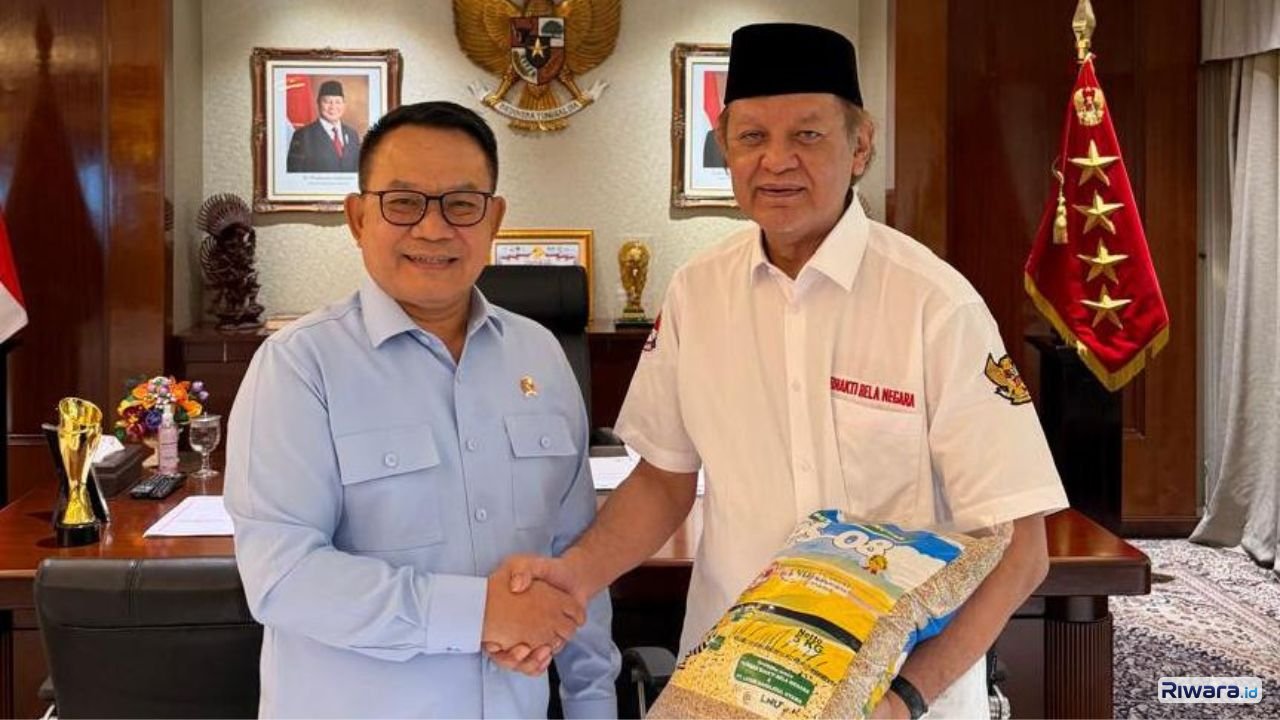 Temui KSP Jenderal Dudung, Seno Adjie Serahkan Bibit Padi Unggul PS08 untuk Perkuat Ketahanan Pangan Nasional