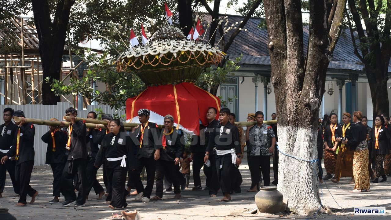 Makna Gunungan Jaler dan Estri di Grebeg Besar Karaton Surakarta, Simbol Kesuburan dan Kemakmuran