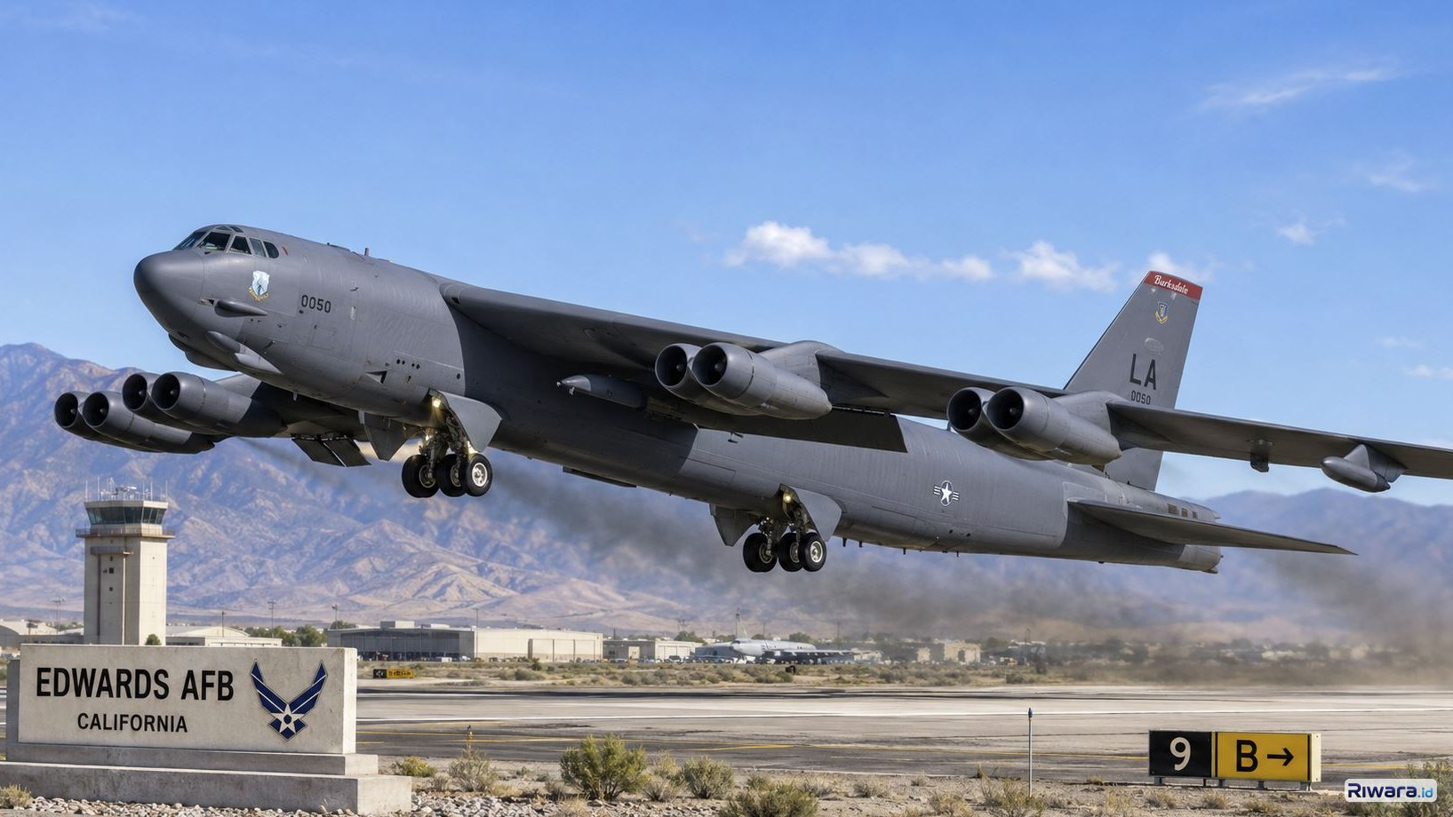 Bomber Strategis B-52 AS Jatuh Saat Uji Terbang di California, Delapan Awak Diduga Tewas