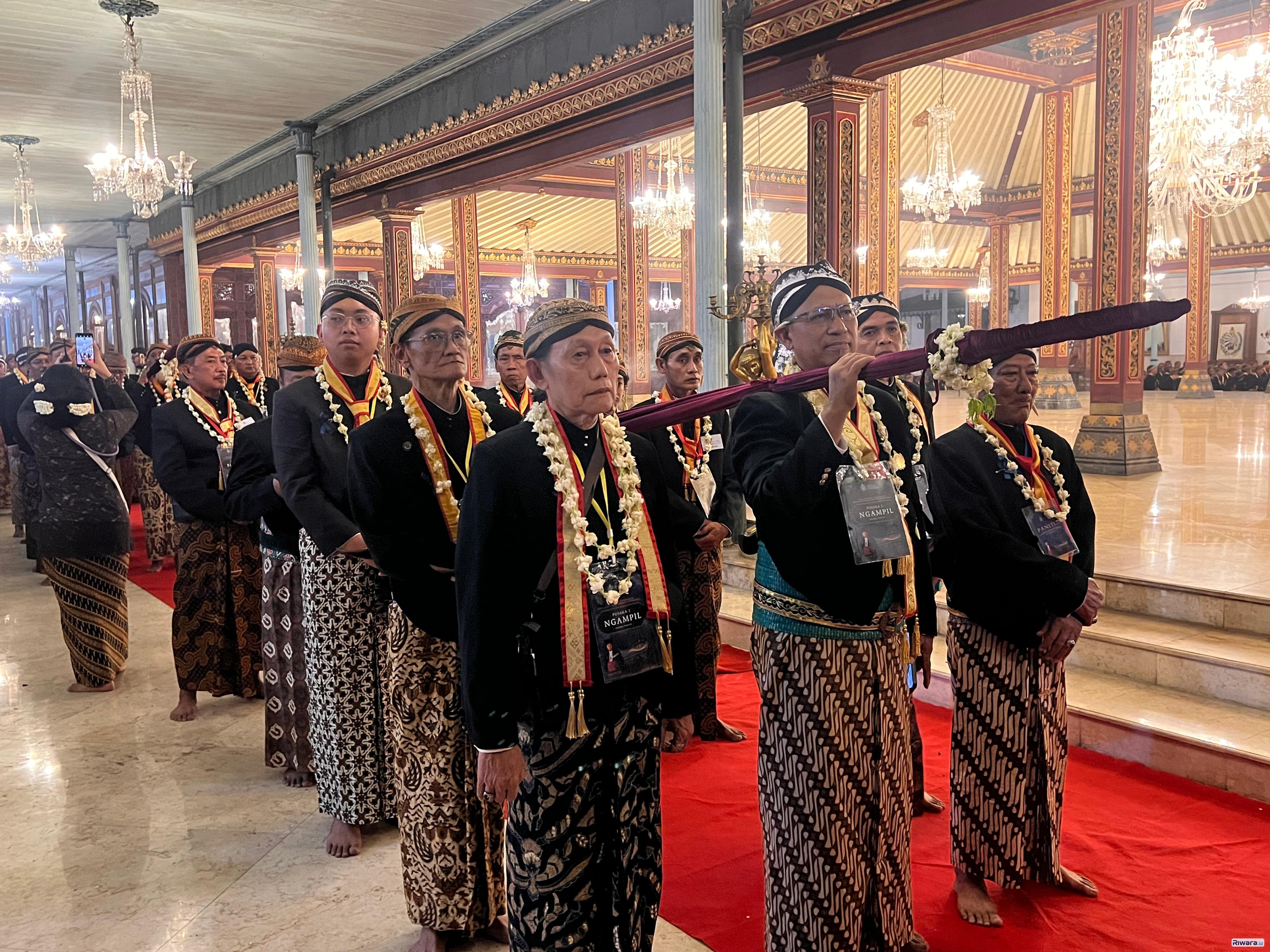 Kirab Pusaka di Keraton Surakarta untuk Perayaan Malam 1 Suro