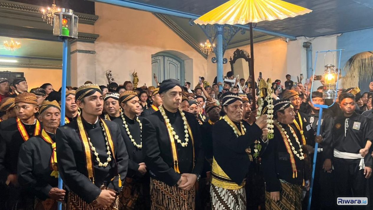 Terbesar Sejak Era PB XII, Kirab Malam 1 Suro PB XIV Diikuti Lebih dari 5.000 Peserta