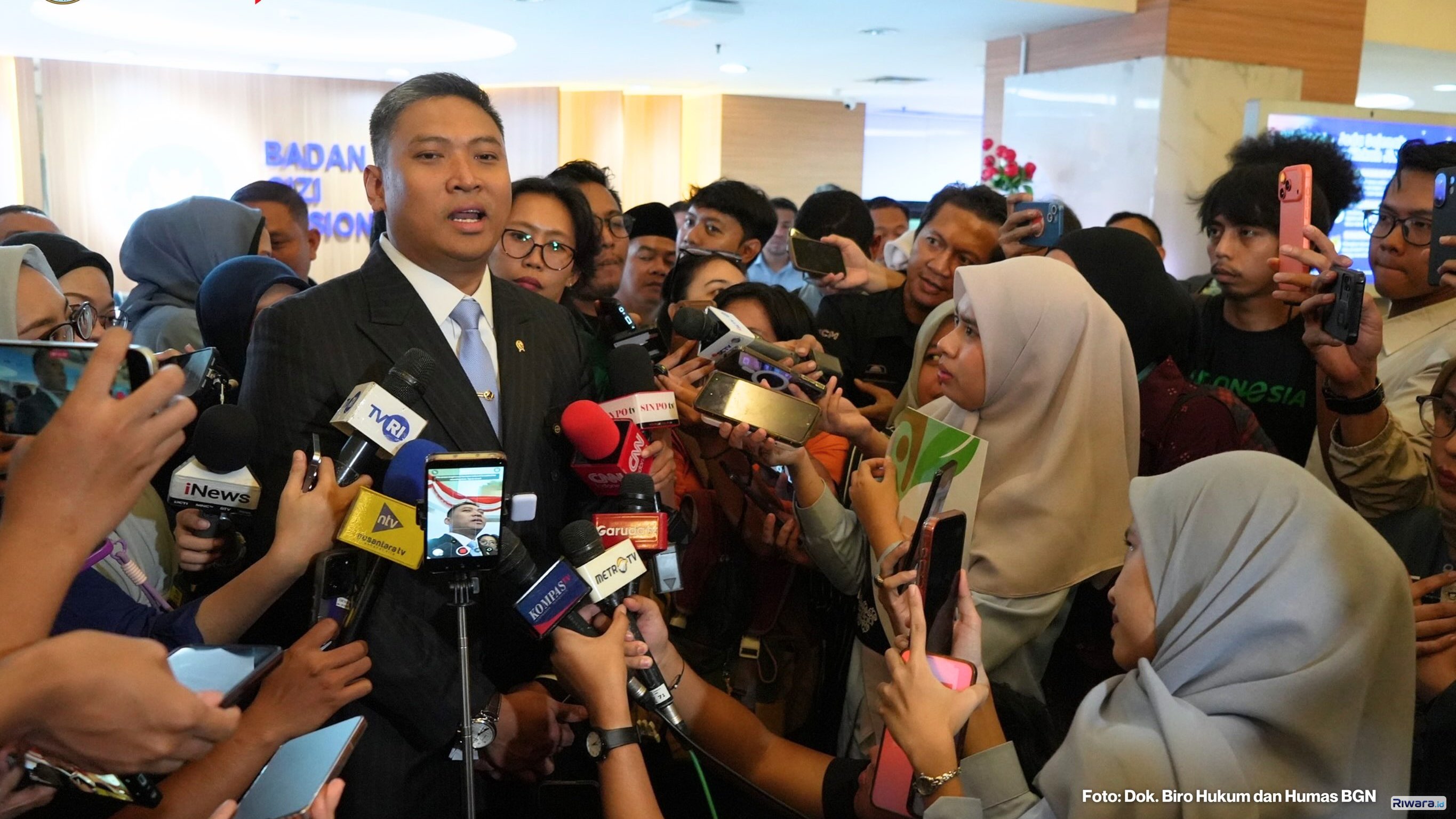 Mundur Alasan Kesehatan, Pergantian Kepala BGN Bikin DPR Buka Suara: Program MBG Jangan Sampai 'Tumbal'!