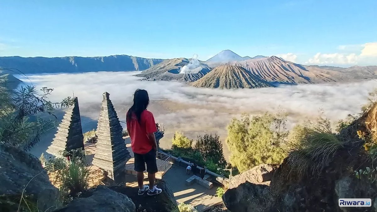 Kebakaran Bromo Meluas, Wisata Puncak Seruni Point dan Jembatan Kaca Resmi Ditutup