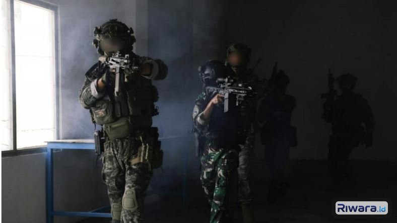 Gempur Sentul: Intai Amfibi Marinir TNI AL dan Pasukan Khusus Korsel Gelar Latihan Pertempuran Jarak Dekat