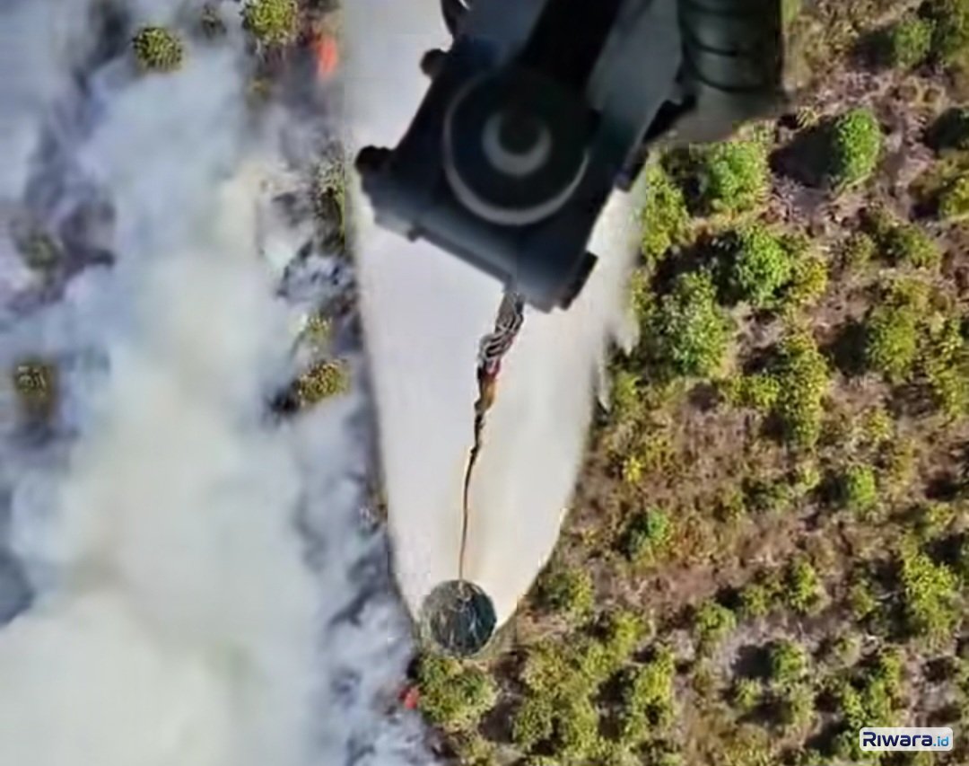 Atasi Karhutla di Papua Barat, BNPB Kerahkan Helikopter Water Bombing untuk Pemadaman di Sekitar Kawasan Tangguh LNG