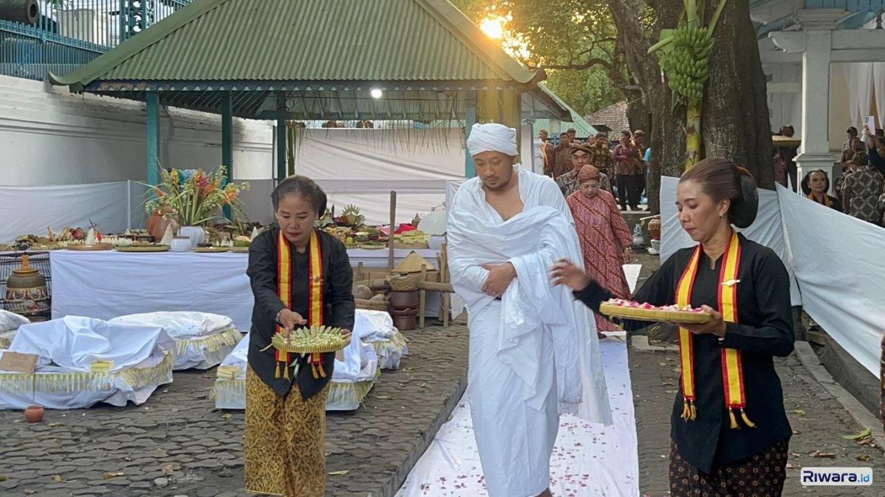Ruwatan Buka Rangkaian Upacara Bertahtanya SISKS Pakoe Boewono XIV di Keraton Surakarta