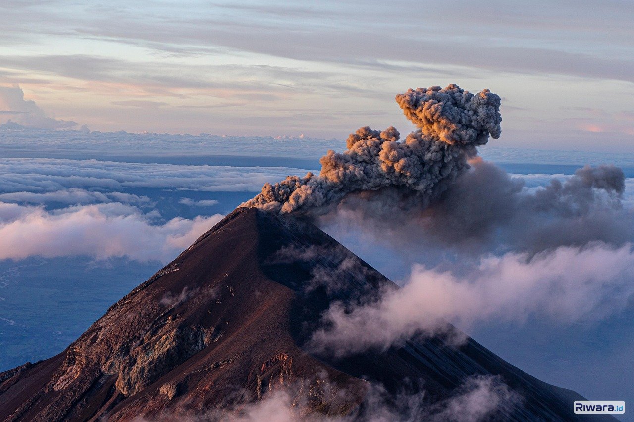 Ilustrasi - BMKG Merilis Data Sebaran Abu Vulkanik Erupsi 4 Gunung Api di Indonesia
