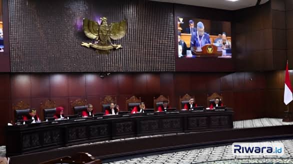 MK Tegaskan Berwenang Adili Sengketa Syarat Pendidikan Gibran di Pemilu 2024, Cek 8 Petitum Pemohon