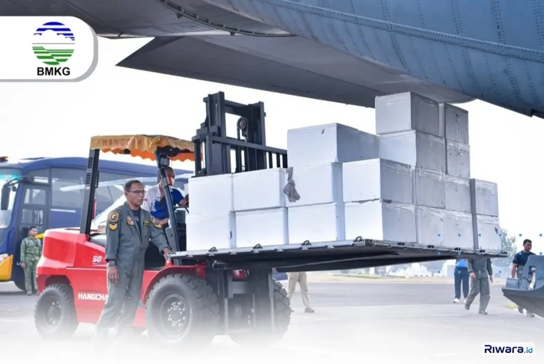 Urai Kabut Asap Karhutla di Sumatra dan Kalimantan, Pemerintah Lakukan OMC dengan Dry Ice